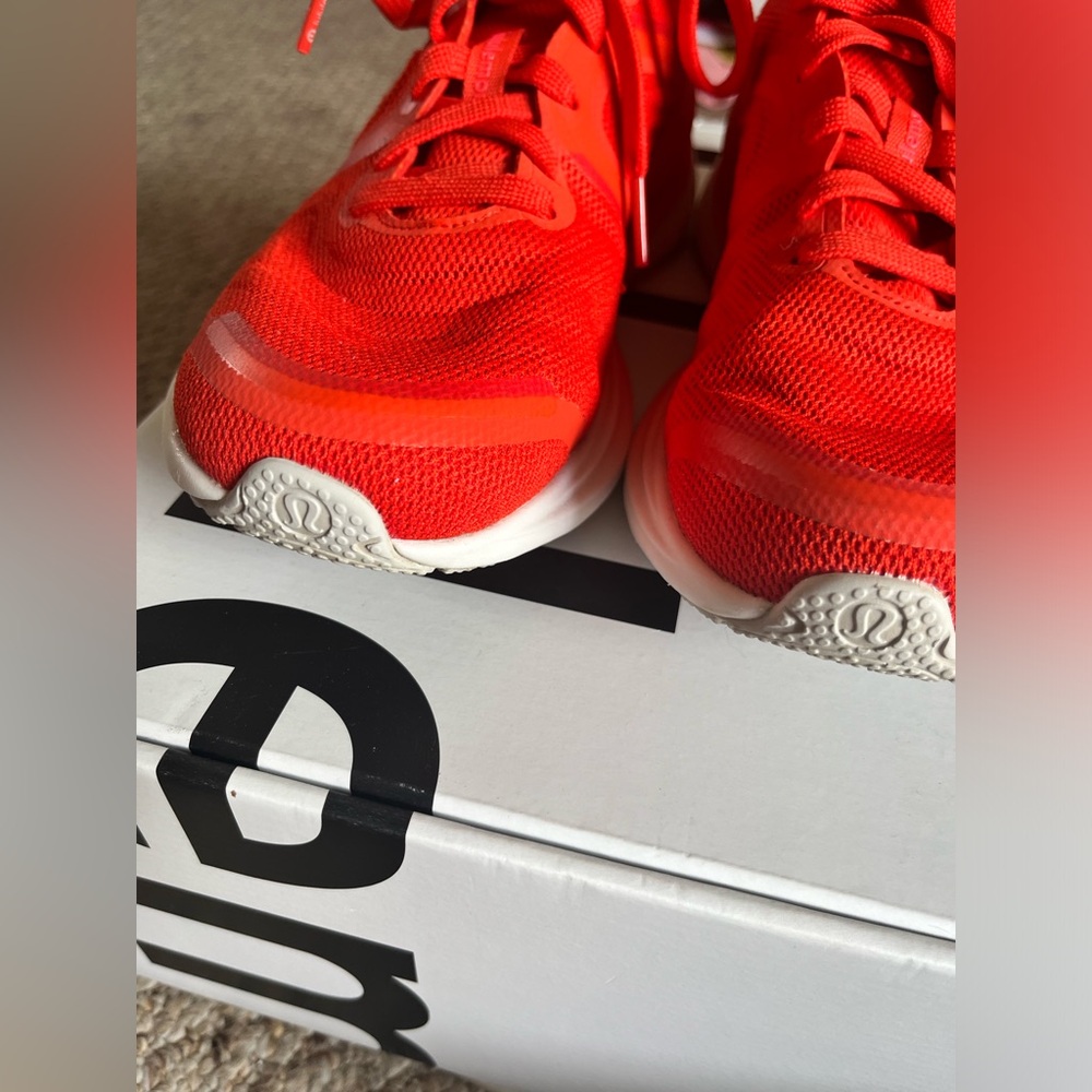 Women’s  Lululemon Blissfeel Run 2 in Solar Orange - Picture 11 of 15
